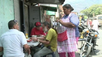 Un an après la mort de Chavez, les vénézueliens déçus par Maduro