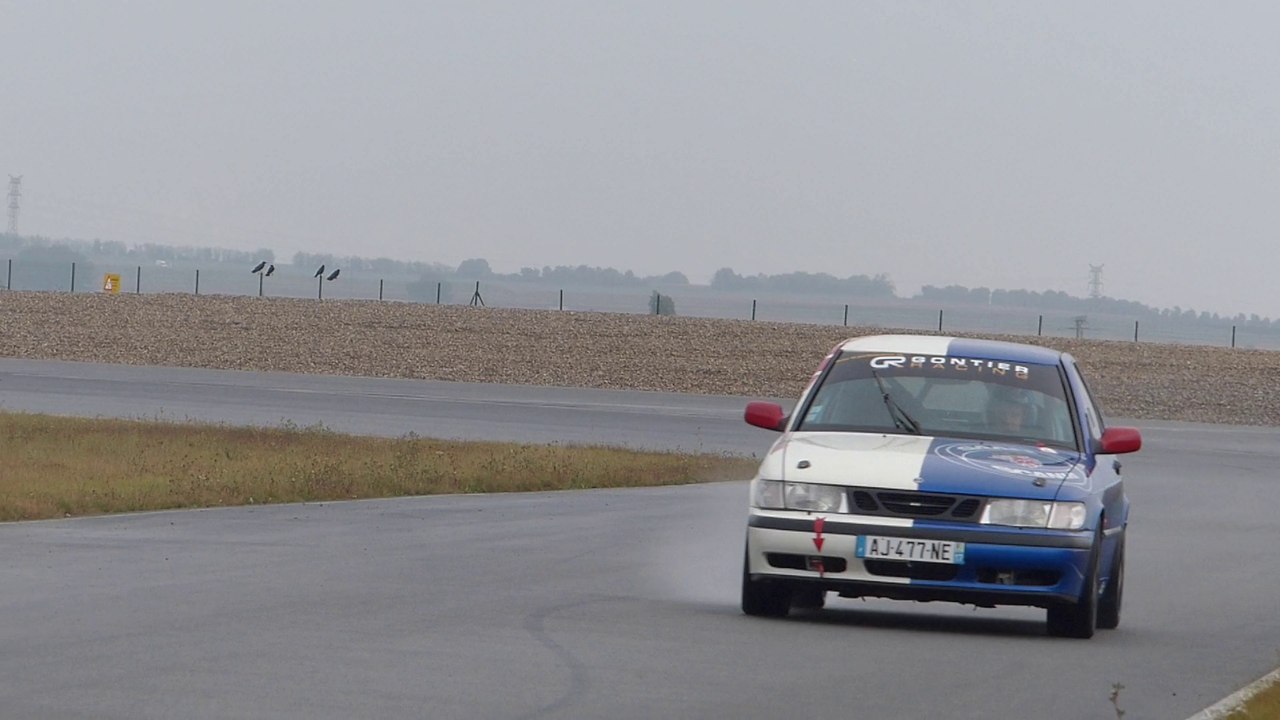 Sortie de piste Saab à Fontenay le comte, Pôle 85.