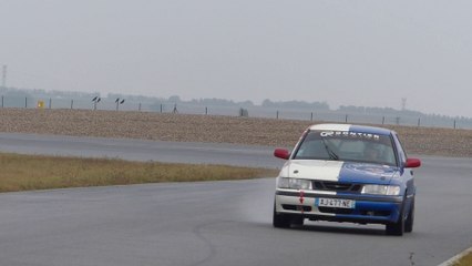 Sortie de piste Saab à Fontenay le comte, Pôle 85.
