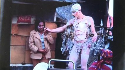 Coq attaché au sexe: l'artiste Steven Cohen jugé coupable d'exhibition