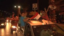 Scènes de liesse dans les rues de Damas pour célébrer la victoire de Bachar Al-Assad