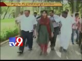Lady IAS officer attacked with slippers in Mysore - Tv9