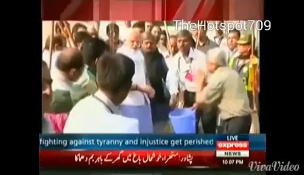 Pakistan media prasing narendra modi on cleaning india