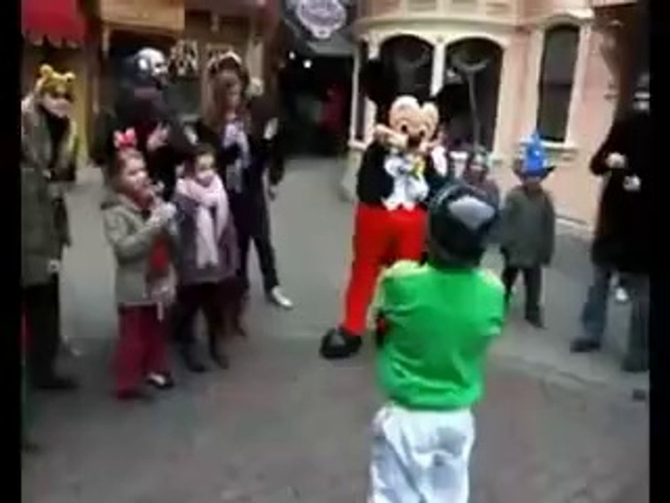 Quand Mickey fait du breakdance...