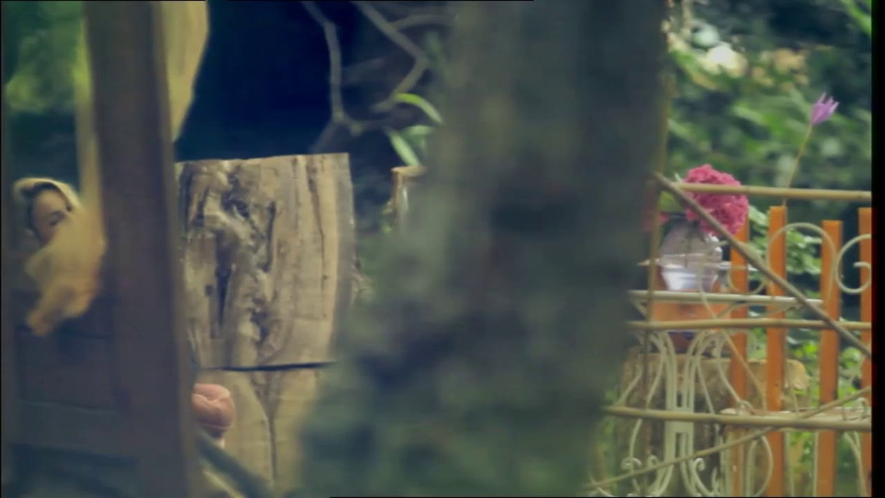 Claire Keim - Ca Depend