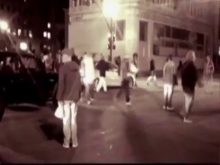 Indignés: un homme renversé par une voiture