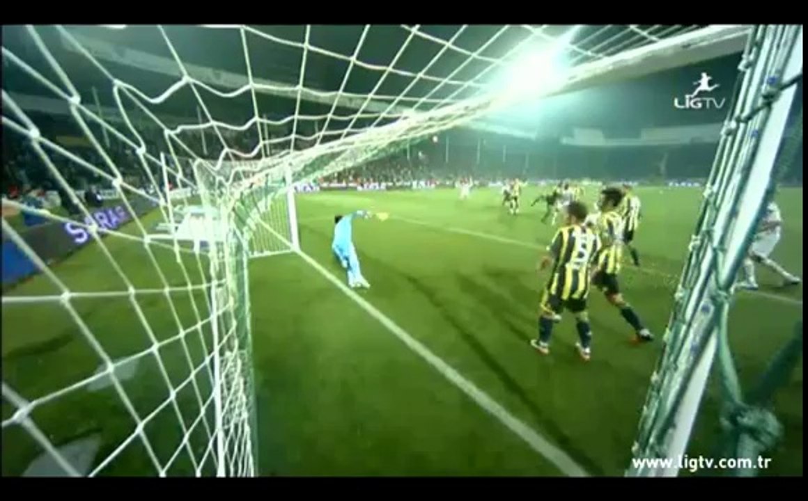 Superbe parade de Volkan Demirel