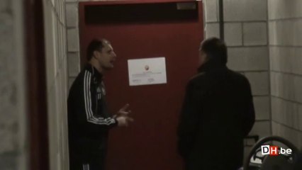 Discussion animée entre Jovanovic et Van Holsbeeck à Mons