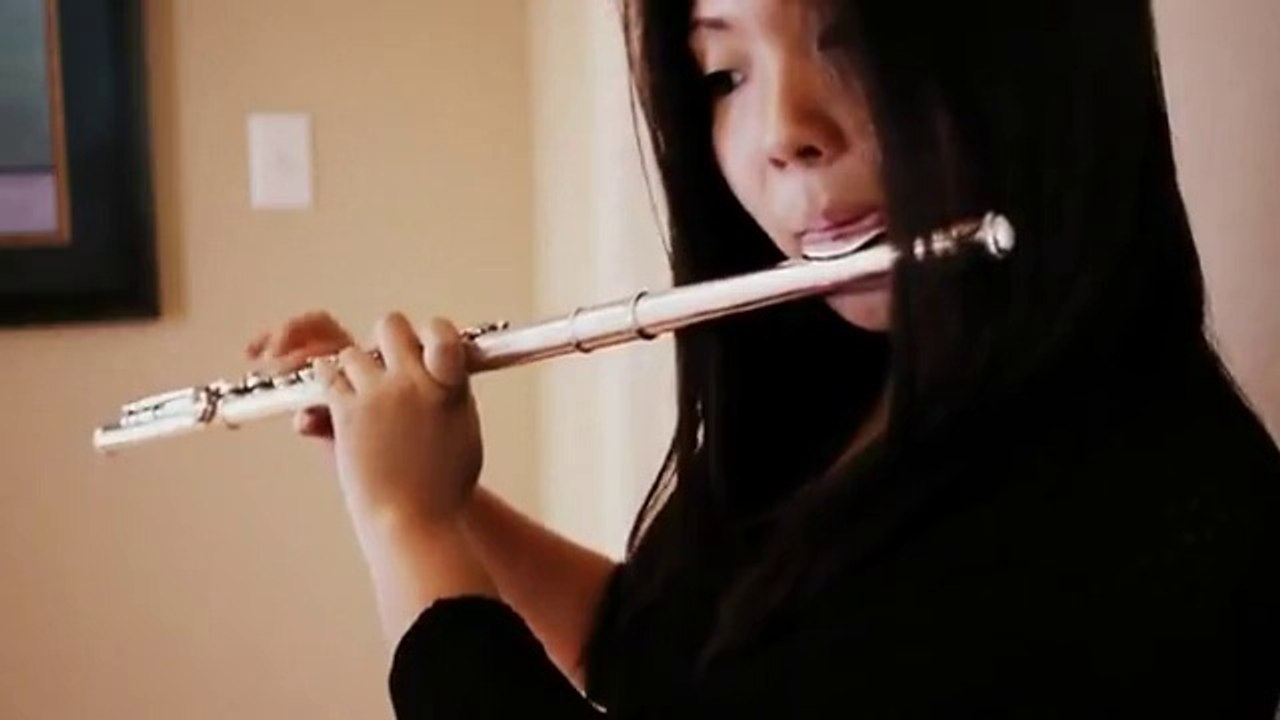 Elle fait du beat box tout en jouant de la flute