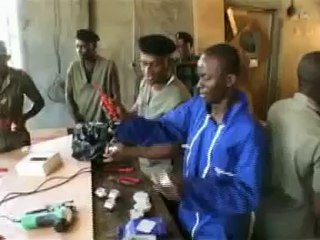 Clip de l'armée du Gabon pour recruter