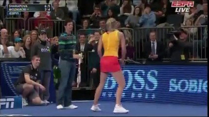 Sharapova battue par un golfeur