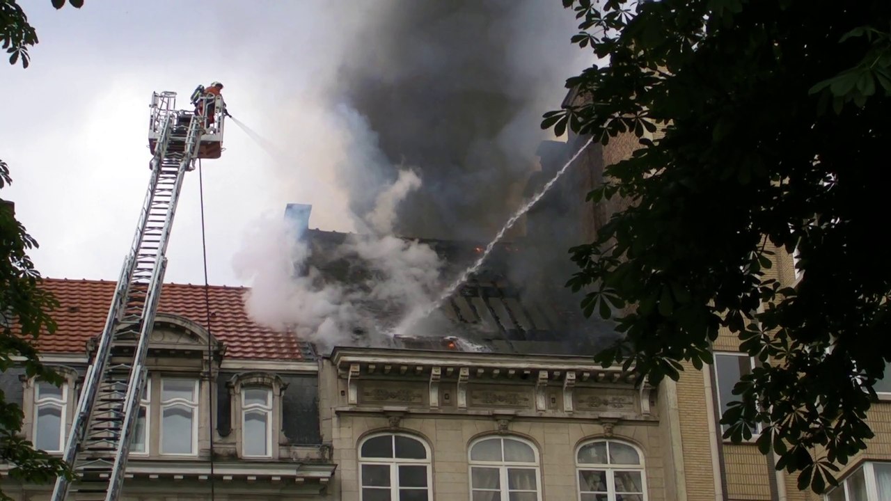 Spectaculaire incendie à Montgomery (Bruxelles)