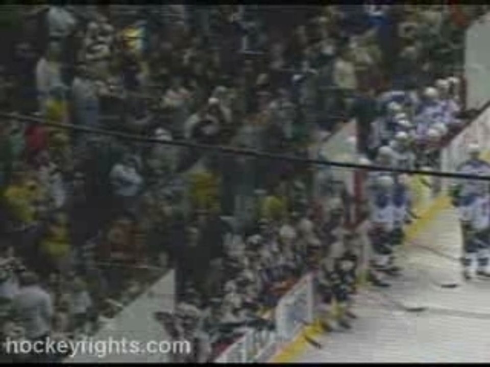 070106 Jamal Mayers vs Jordin Tootoo