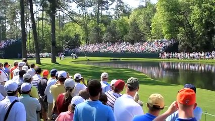 Golf: il réussit un coup incroyable en faisant des ricochets sur l'eau