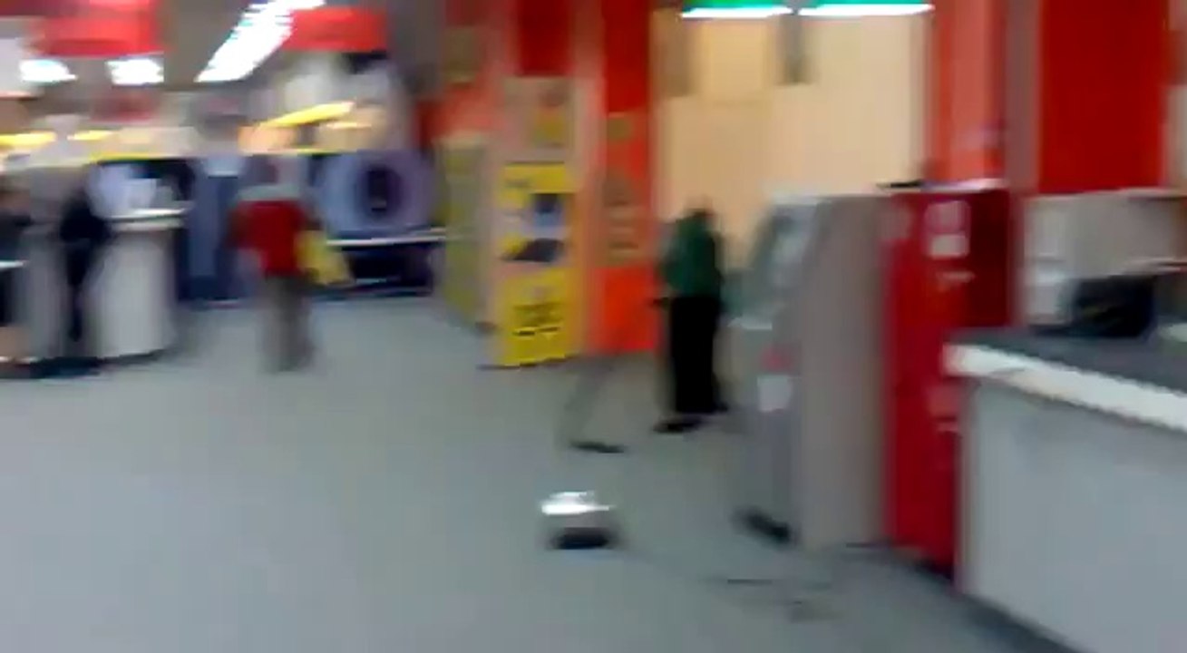 Une femme de ménage invente l'aspirateur sans fil