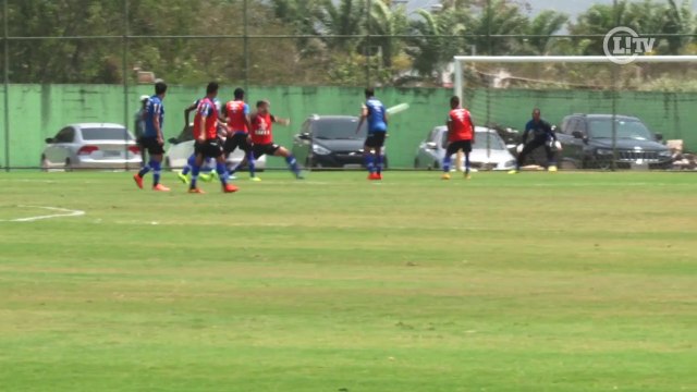 Com pontaria certeira, Gladiador faz golaço durante treino