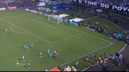 Adriano expédie au sol un ramasseur de balle