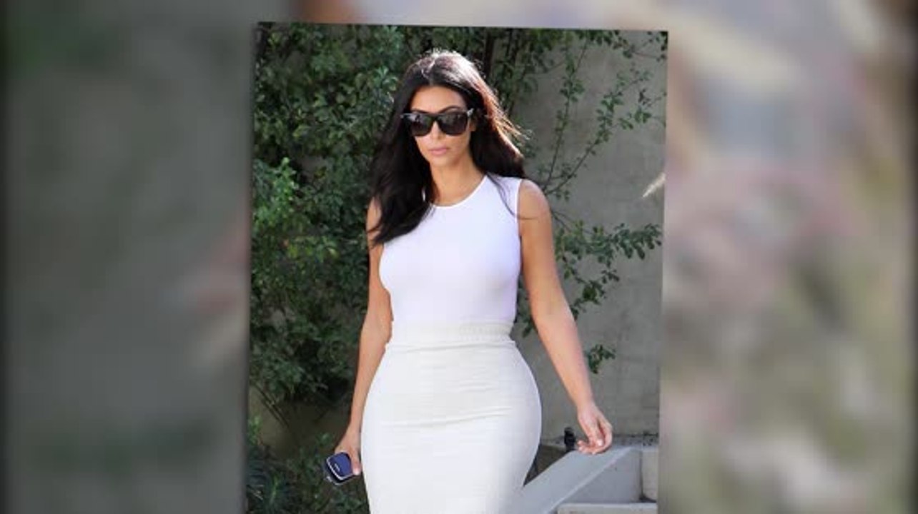 Kim Kardashian sieht schlank und elegant aus