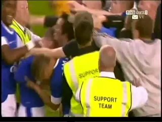 Un joueur d'Everton marque pour la première fois en 11 ans et provoque un envahissement de terrain