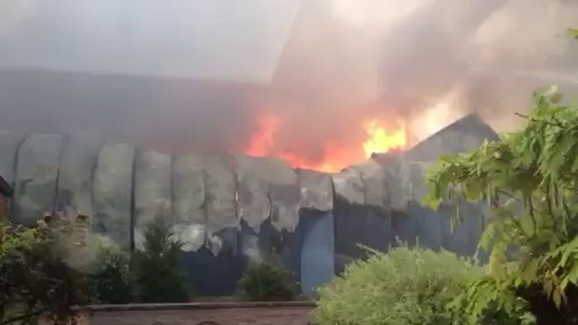 Incendie dans les entrepôts de la firme Terre à Fontaine-l'Evêque