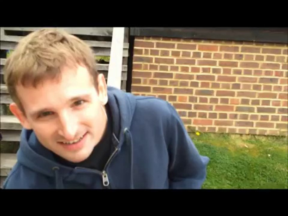 Il jongle pendant 20 heures avec un ballon de foot