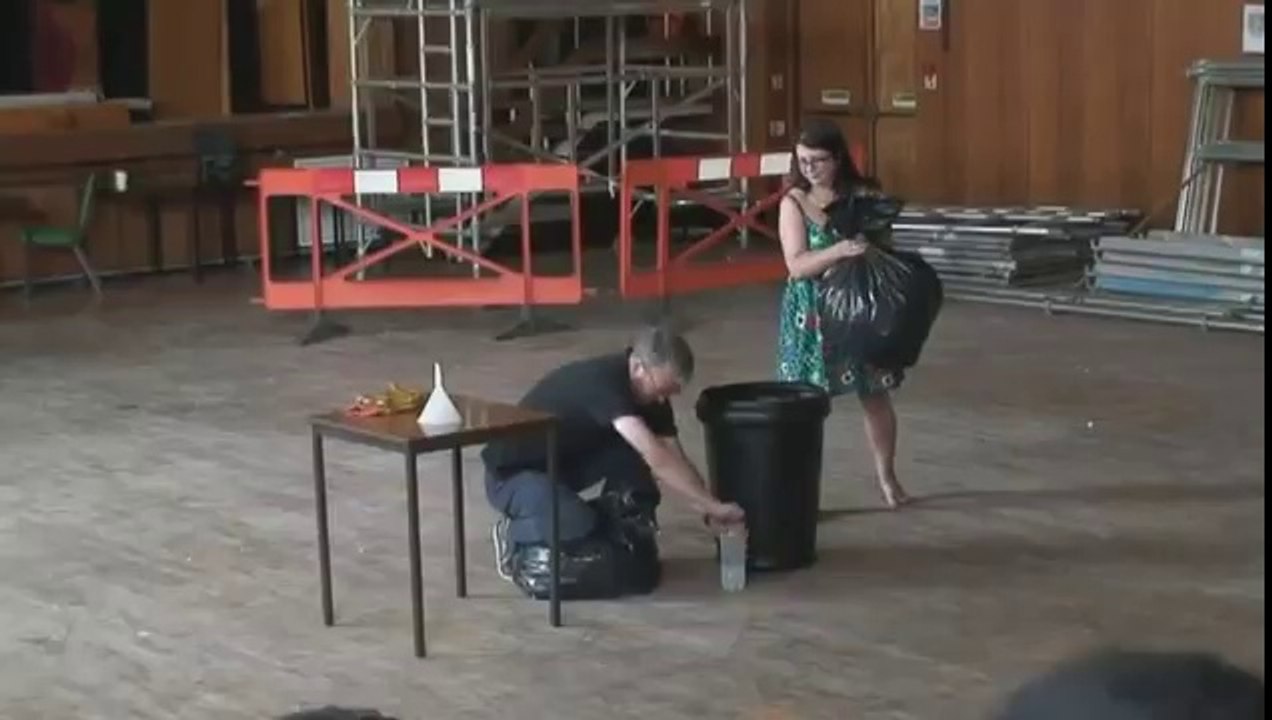 Une expérience spectaculaire avec de l'azote et des balles de ping-pong