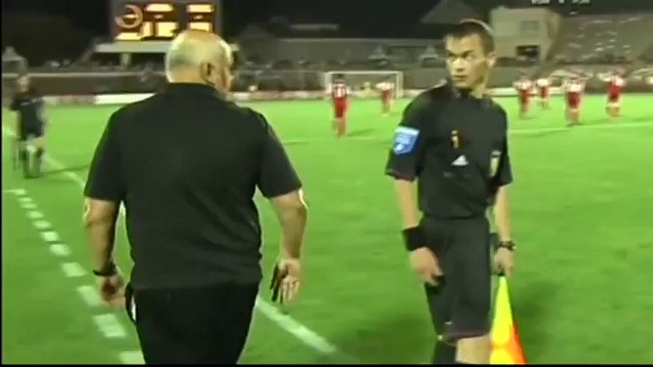 Il met la main au cul de l'arbitre