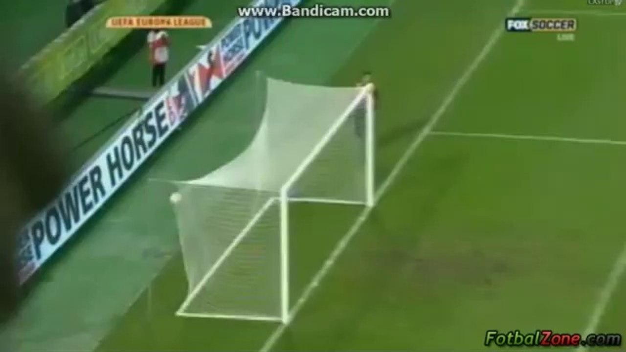 coup du sombrero-ballon piqué, le combo parfait de Lacina Traoré