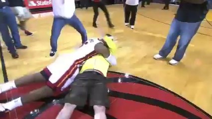 75.000 dollars et l'étreinte de LeBron James pour un shoot impossible
