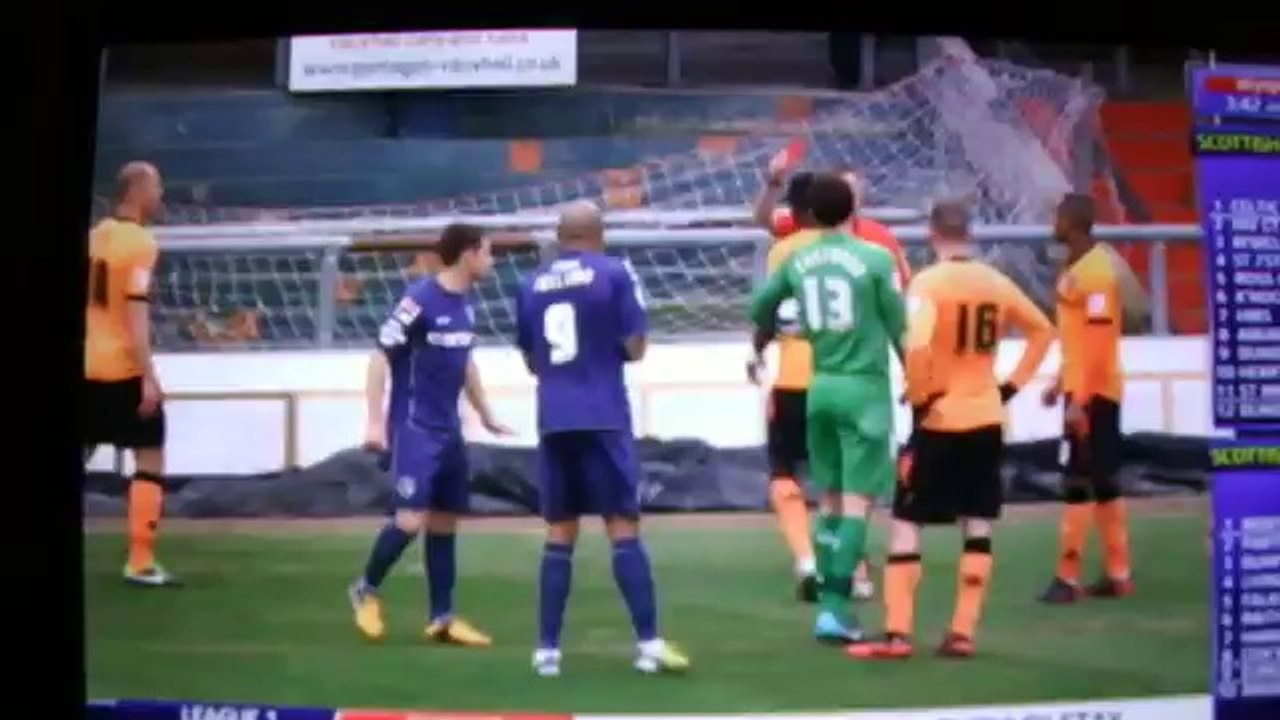 Un joueur frappe les testicules d'un adversaire en plein match