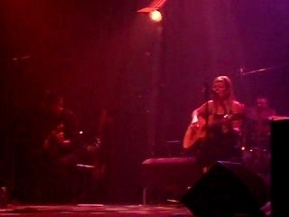 Elodie au dessus de la ceinture...