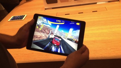 Démonstration de l'anti-reflet de l'iPad Air 2