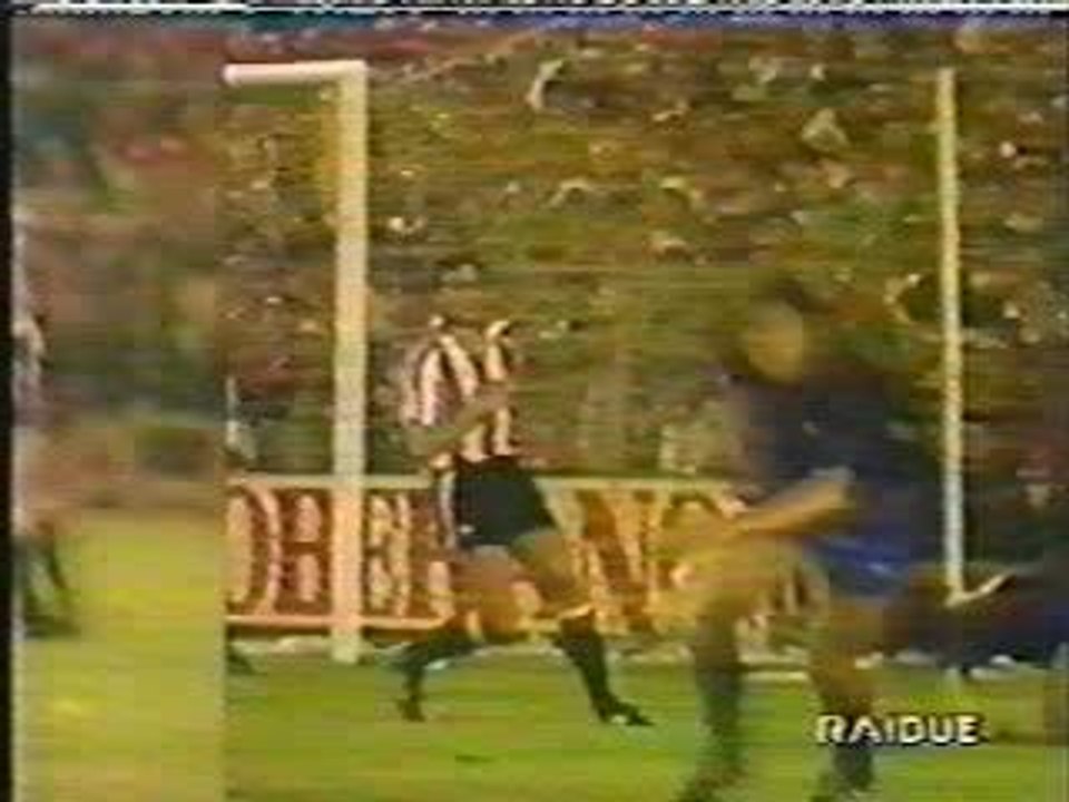 MARADONA QU'ELLE LEGENDE