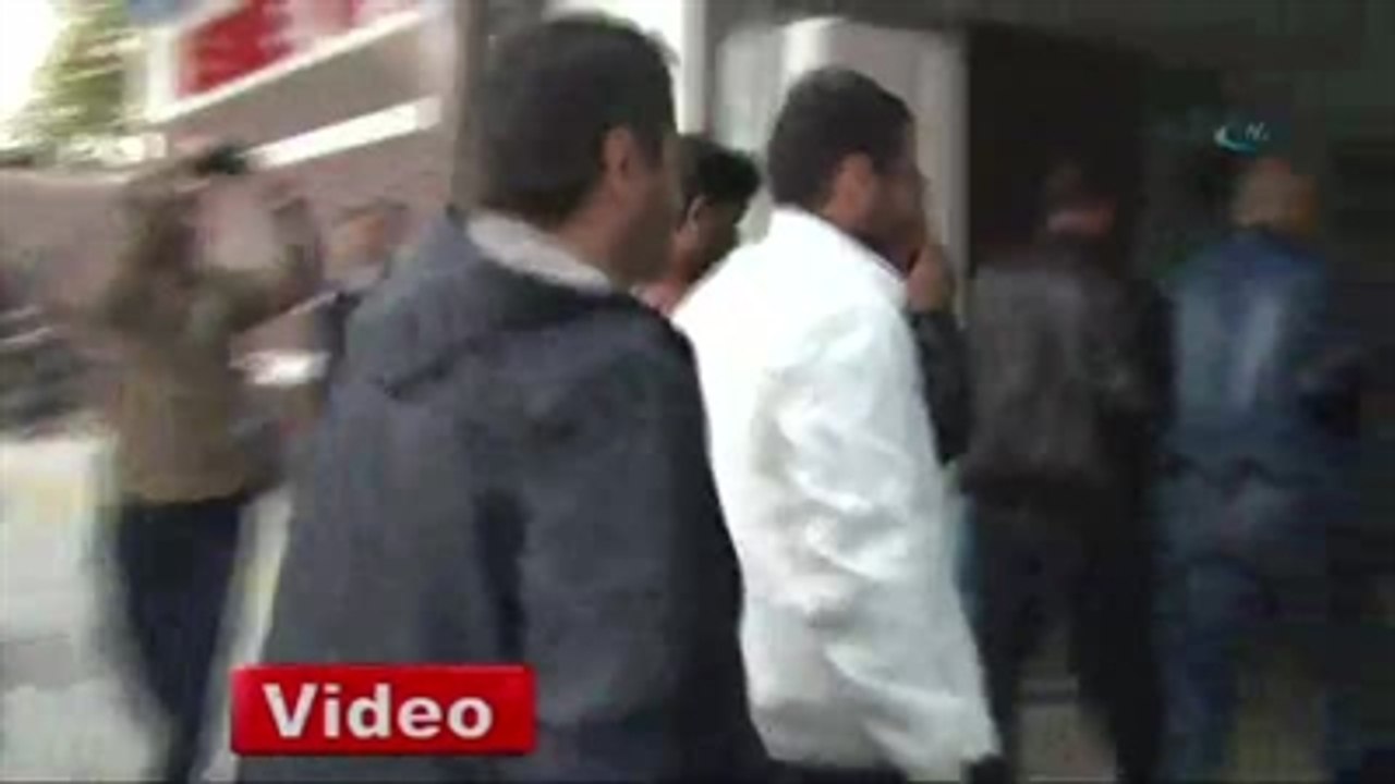 Sahte Kimlikle Kredi Çekmek İsterken Yakalandılar