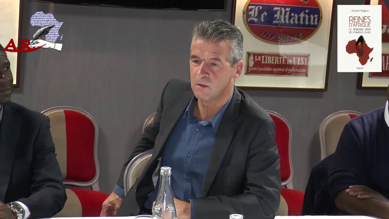 VINGENT HUGEUX SE PAIE LA TETE D'ALI BONGO PAR RAPPORT A SON DOCTORAT SUIVEZ