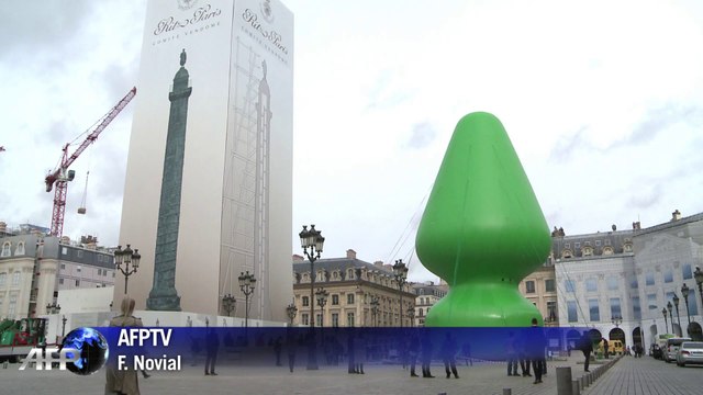 men anal sex toy Place Vendôme: sapin de Noël ou plug anal?