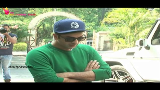 Shahrukh Khan Casts His VOTE | Assembly (Vidhan Sabha) Elections 2014