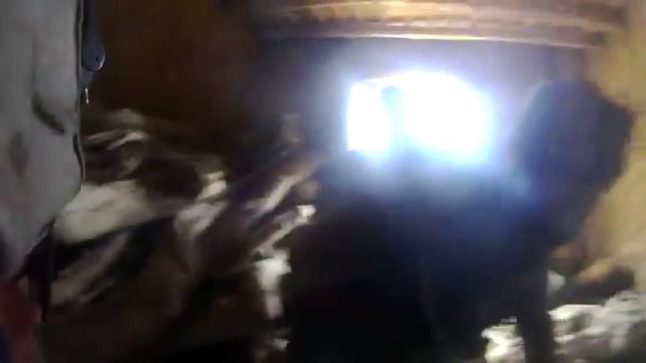 Une balle de sniper percute le casque d'un marine américain