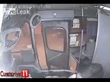 Otobüs şoföründen kapkaççıya sopalı dayak
