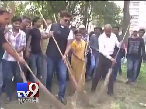 Clean India Campaign: Congress' Ravi Kishan undertakes cleanliness drive in Patna - Tv9 Gujarati