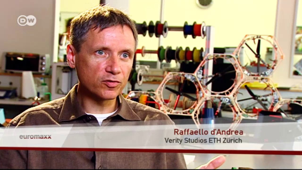 Tanzende Quadrocopter | Euromaxx