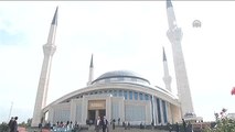 Davutoğlu, Cuma Namazını Ahmet Hamdi Akseki Camii'nde Kıldı