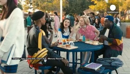 Charli XCX saboreia sucesso de "Boom Clap"