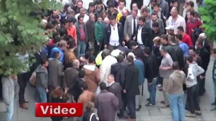 Kızlara Sarkıntılık Edip Polisi Yaralayan Şahsa Linç Girişimi