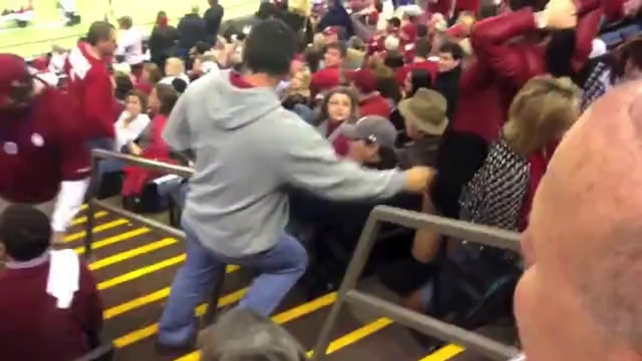 Tribünü Karıştıran Kadın Taraftar