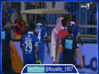 جماهير الهلال تهتف آسيا آسيا و ترفع لافته من أجلنا حققوا السابعة