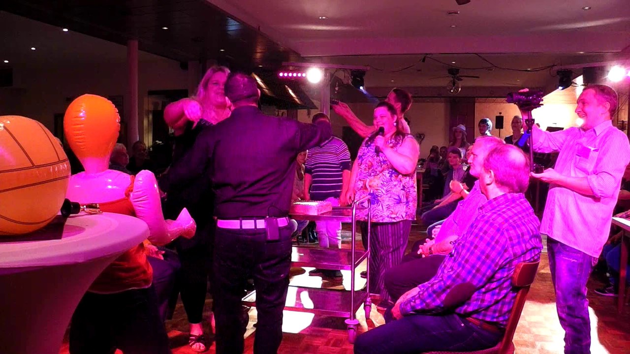 Andre krausch wurde zum 10 jährigen jubiläum überrascht