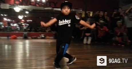 8 Yaşındaki Çocuğun Yaşından Büyük Dansı