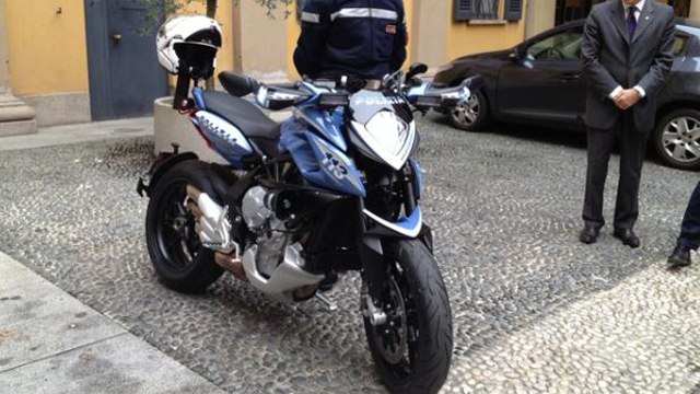 Milan Police Receives MV Agusta Rivale 800 Bikes