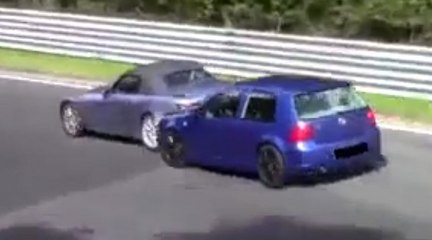 R32 , Honda S2000 e vurarak durabildi